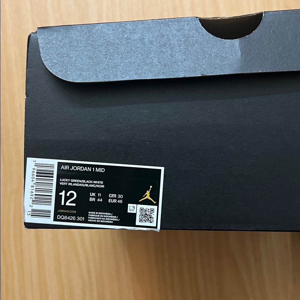 Air Jordan 1 Mid (Green Black & White) - Picture 7 of 7